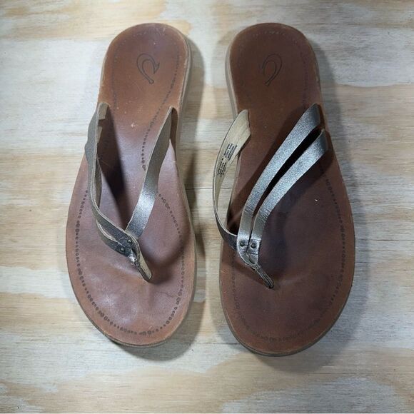 Olukai Gold Flip Flop Sandals Women’s Size 10 - Picture 2 of 7